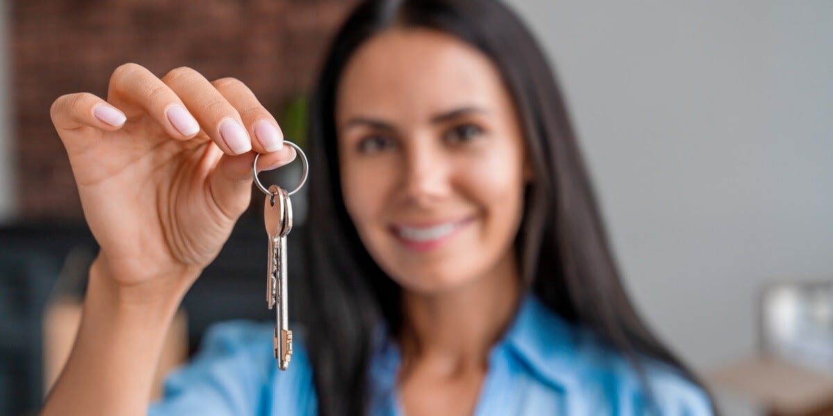 A woman holding keys